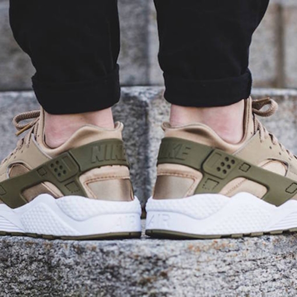 Nike Air Huarache ‘Khaki’. - Picture 2 of 16